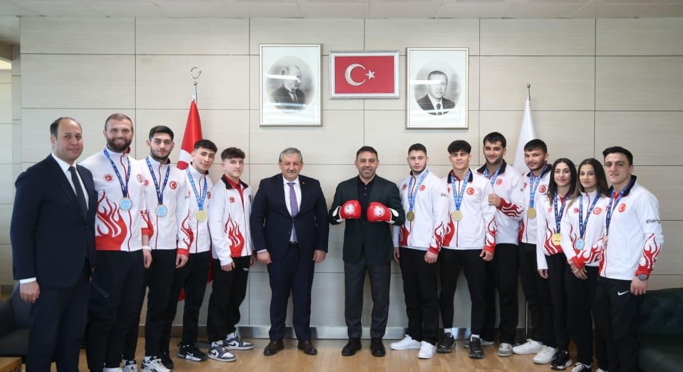 Şampiyon Sporcularımızdan
Bakan Yardımcımız
Sayın Hamza Yerlikaya'ya Ziyaret